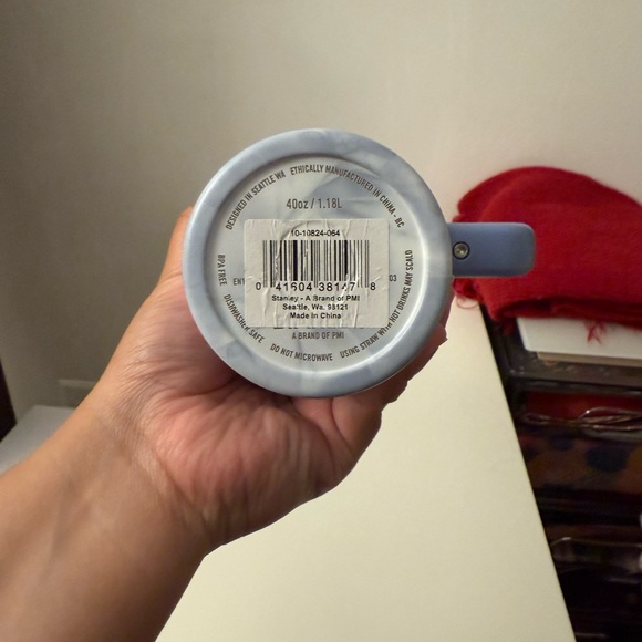 EUC Stanley 40 oz Tumbler in Ocean Tie Dye - Picture 6 of 10